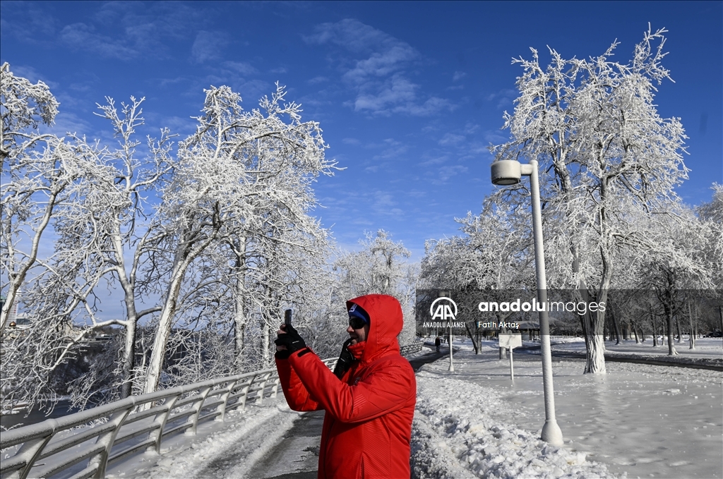 ABD’de etkili olan kutup soğukları sebebiyle Niagara şelaleleri kısmen dondu