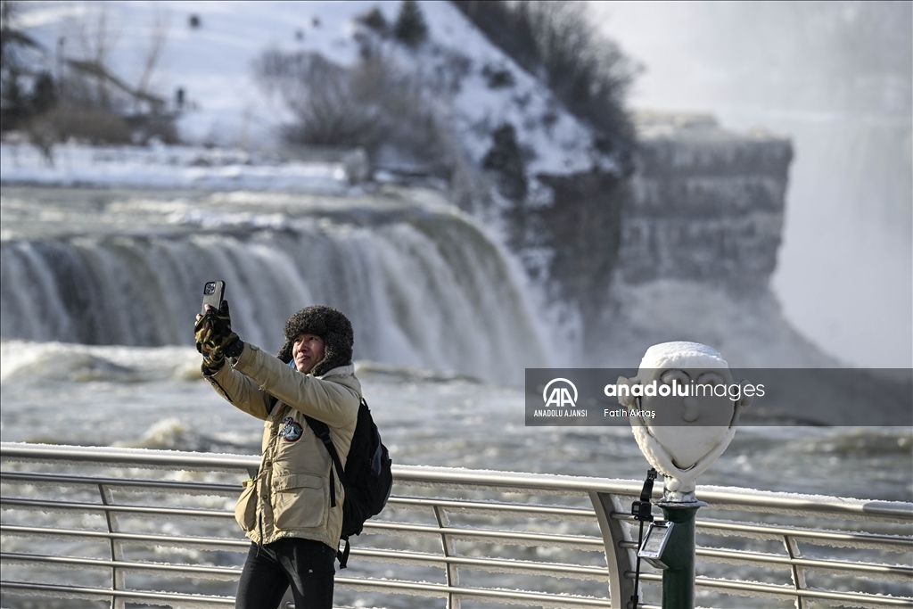 ABD’de etkili olan kutup soğukları sebebiyle Niagara şelaleleri kısmen dondu