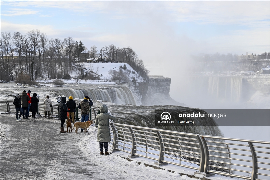 ABD’de etkili olan kutup soğukları sebebiyle Niagara şelaleleri kısmen dondu
