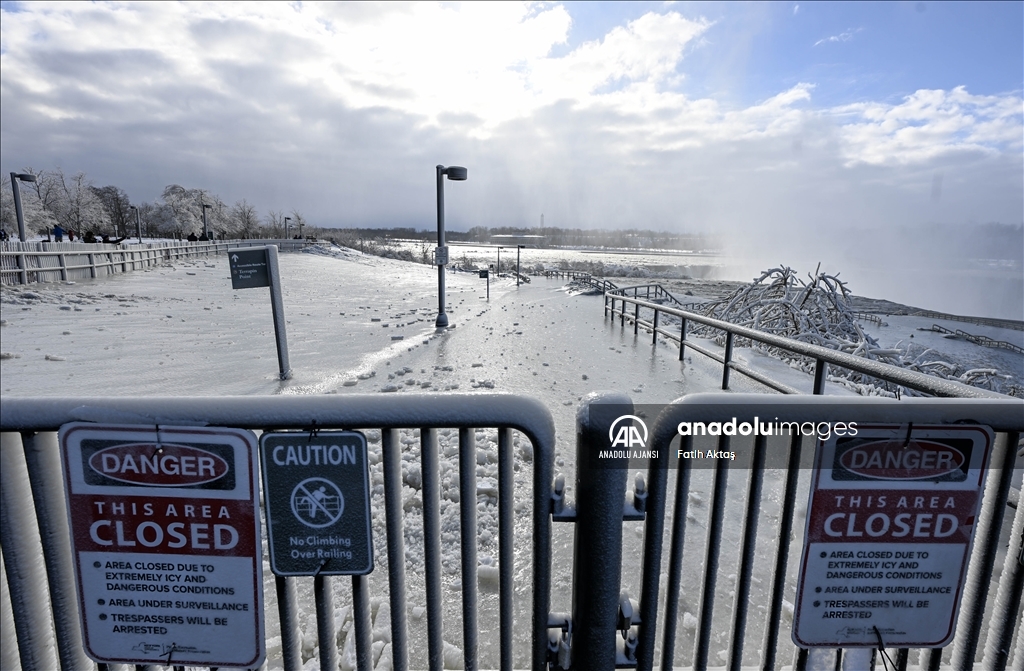 ABD’de etkili olan kutup soğukları sebebiyle Niagara şelaleleri kısmen dondu
