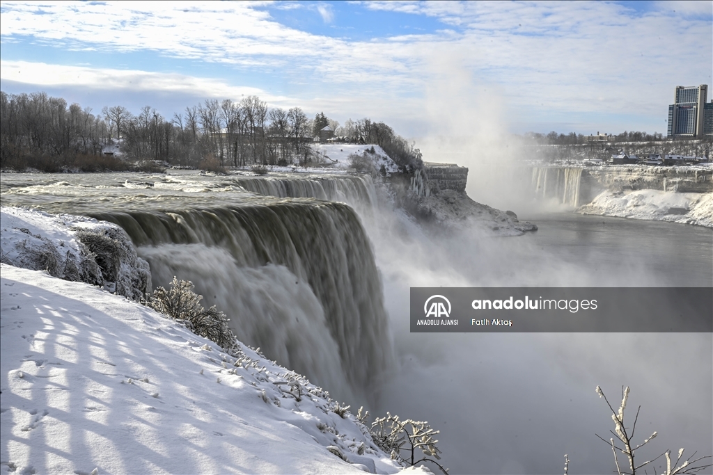 ABD’de etkili olan kutup soğukları sebebiyle Niagara şelaleleri kısmen dondu