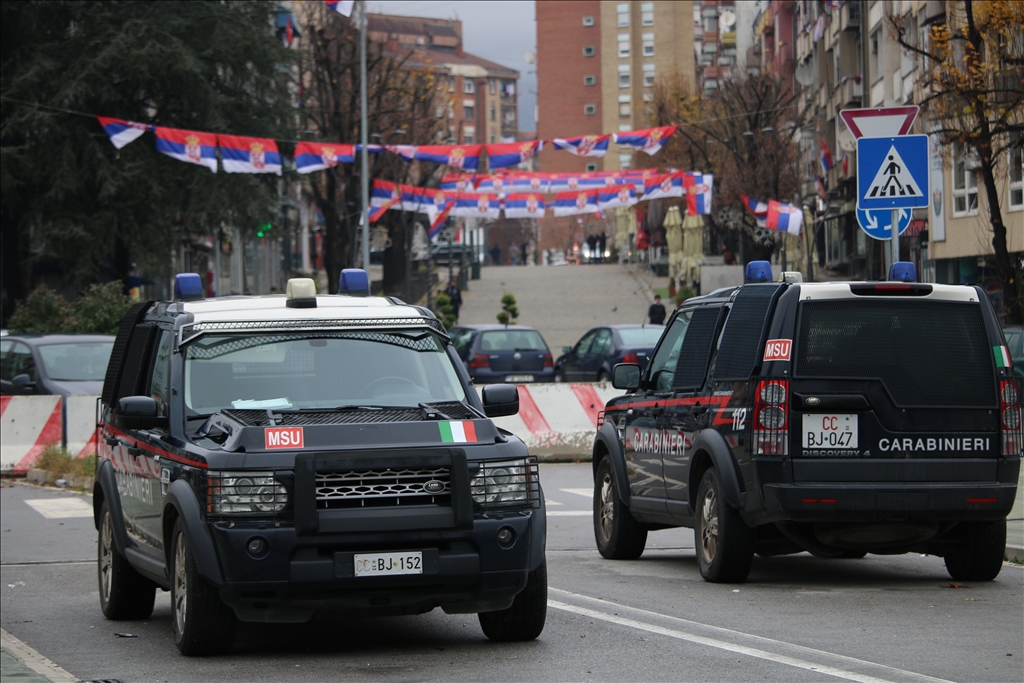 Në veri të Kosovës situata është e qetë, por barrikadat ende nuk janë larguar