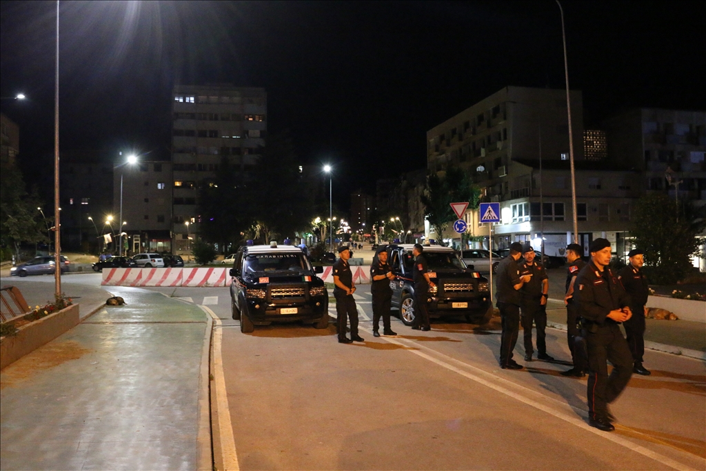 Serbët në veri të Kosovës bllokojnë rrugët në prag të fillimit të masave të reciprocitetit, raportohen të shtëna