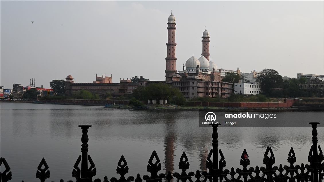 Hindistan'ın en büyük camisi Taj-ul-Masjid