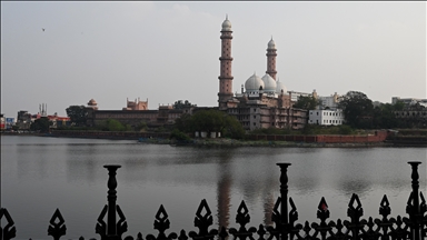 Hindistan'ın en büyük camisi Taj-ul-Masjid