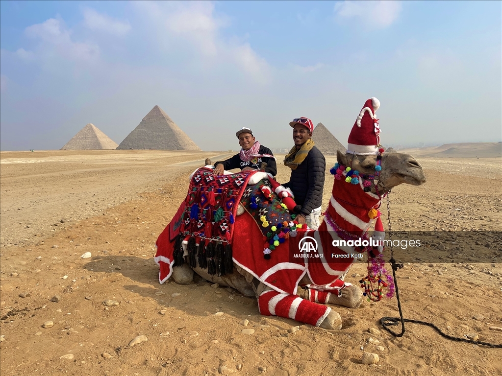 Mısır'da turistlerin uğrak noktası Giza piramitleri