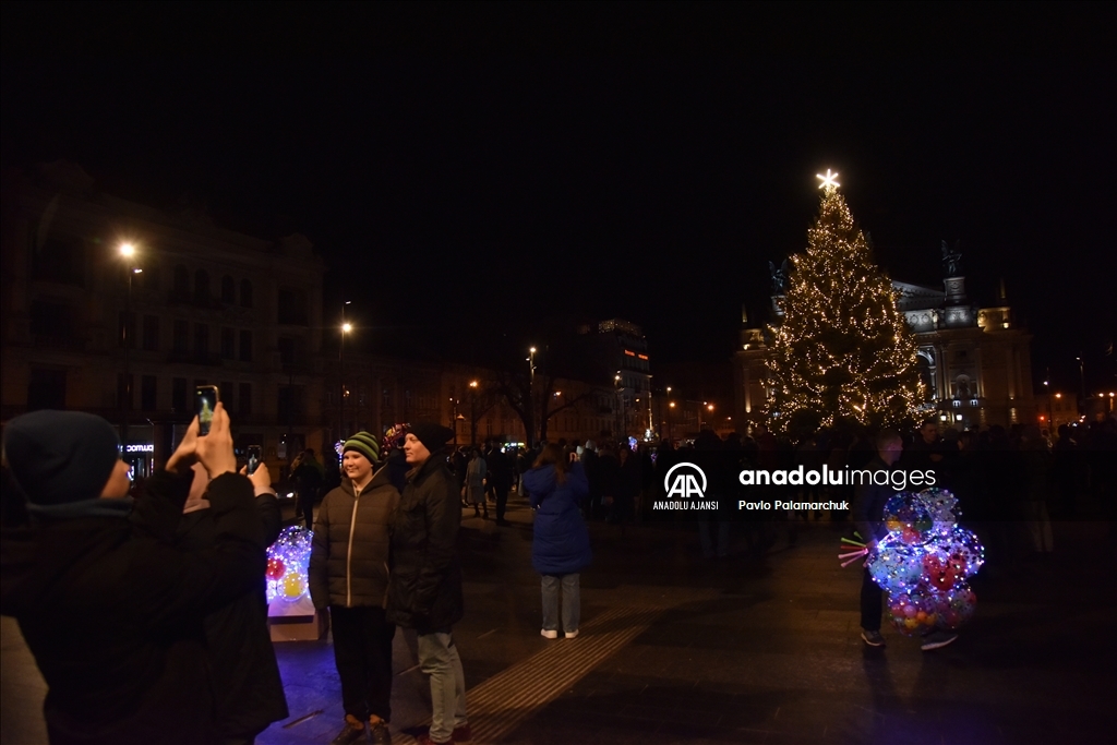 Ukraynalılar Lviv'de yeni yıla savaşın gölgesinde girdi