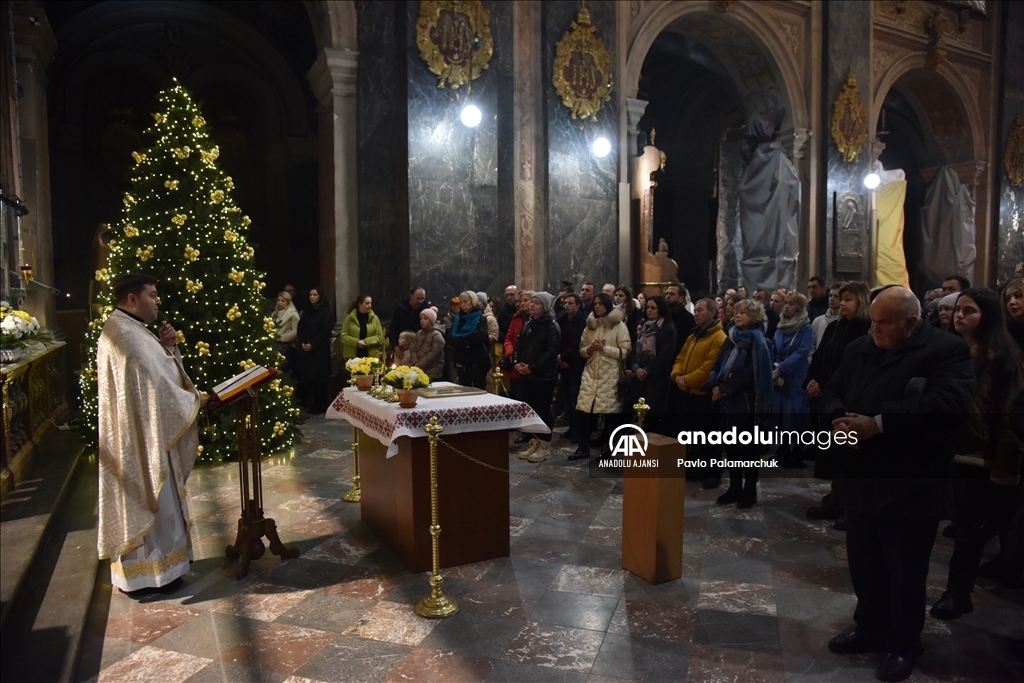 Ukraynalılar Lviv'de yeni yıla savaşın gölgesinde girdi