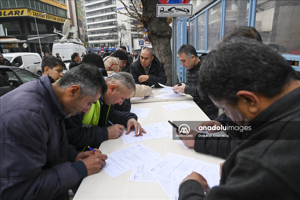 Yılın son gününde SGK merkezlerinde EYT mesaisi