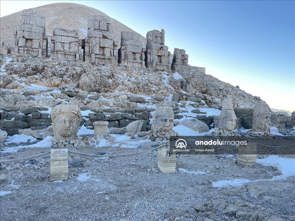 Yılın son gün batımını Nemrut Dağı'ndan izlediler