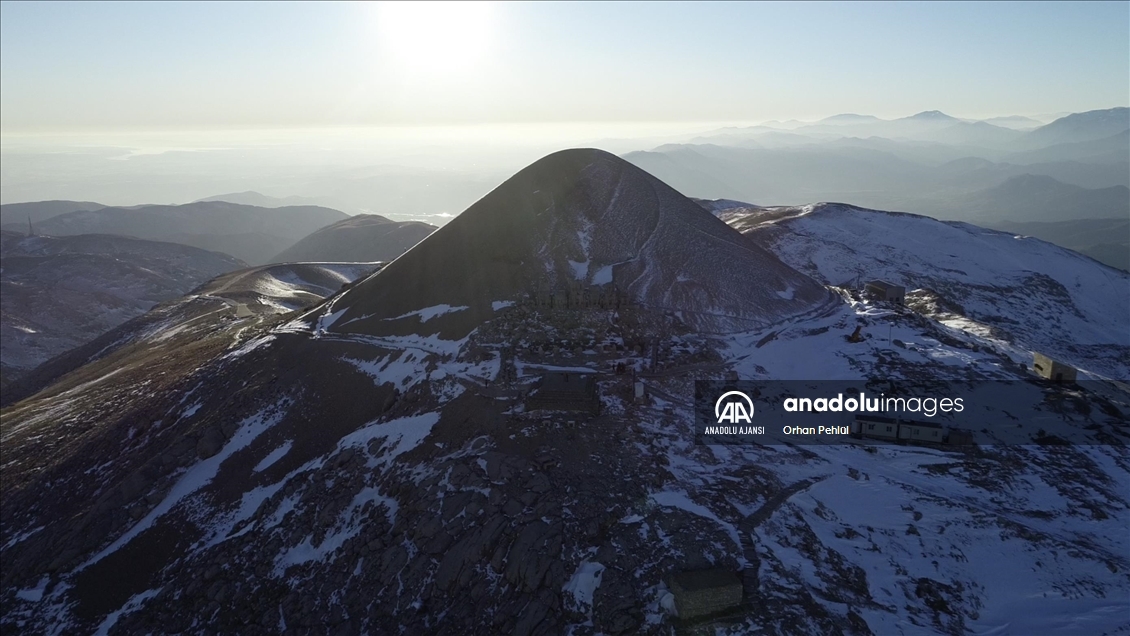 Yılın son gün batımını Nemrut Dağı'ndan izlediler