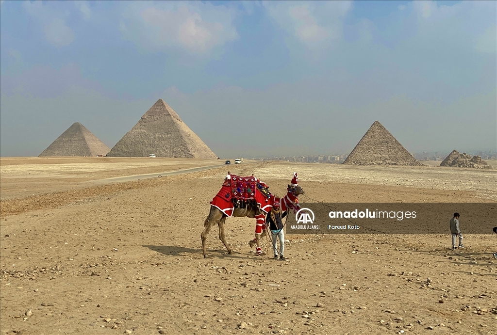 Mısır'da turistlerin uğrak noktası Giza piramitleri