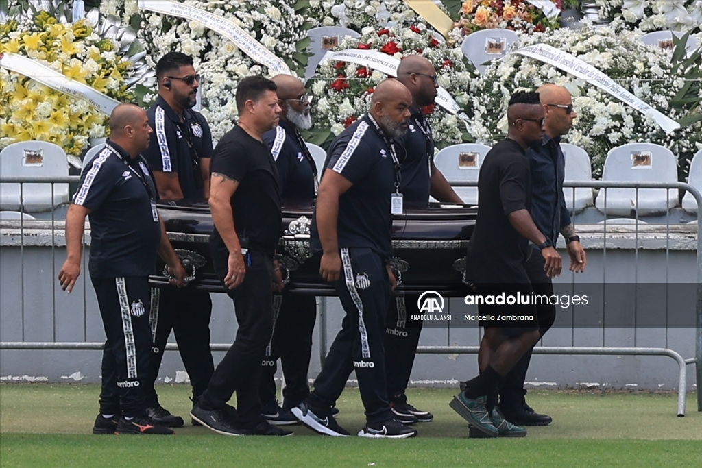 Vila Belmiro Stadyumu Pele'nin cenaze töreni için hazırlanıyor