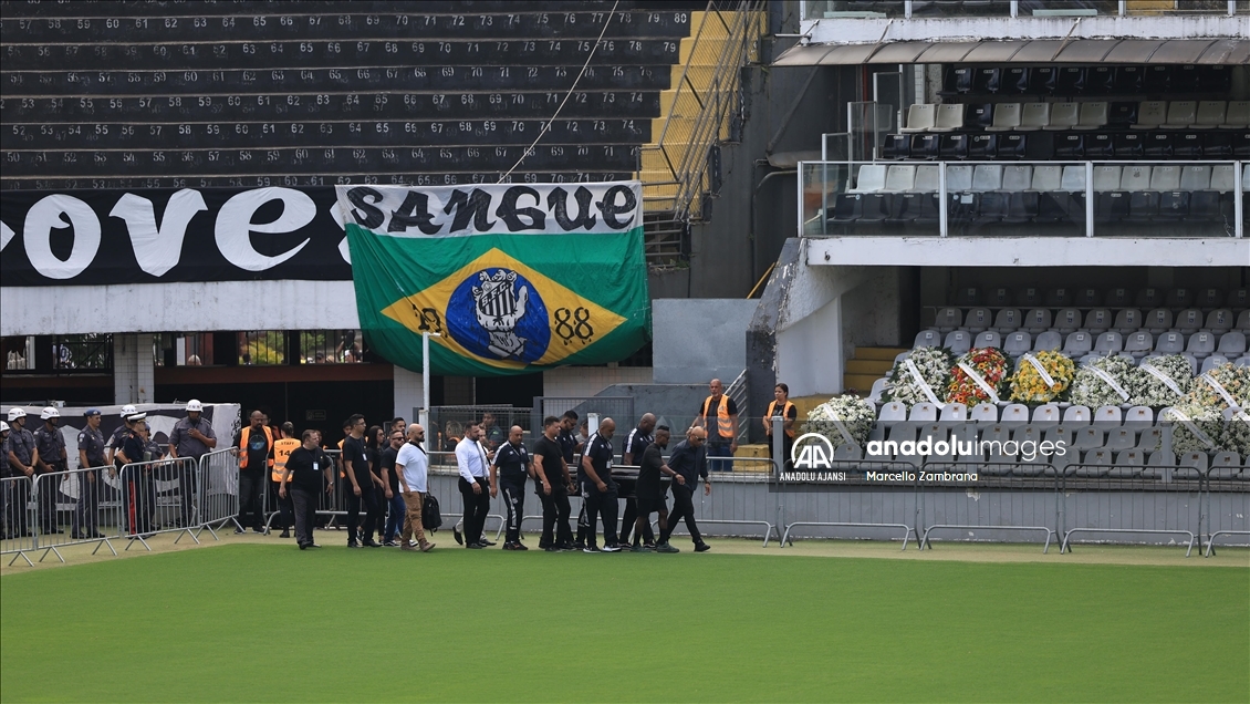 Vila Belmiro Stadyumu Pele'nin cenaze töreni için hazırlanıyor