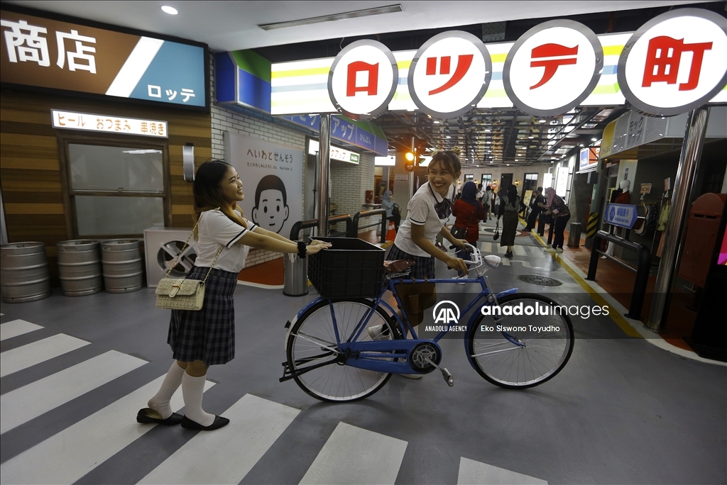 Mal dengan konsep Korean Street menarik pengunjung di Jakarta