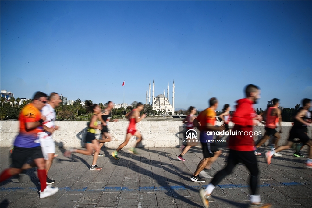 5 Ocak Adana Kurtuluş Yarı Maratonu koşuldu