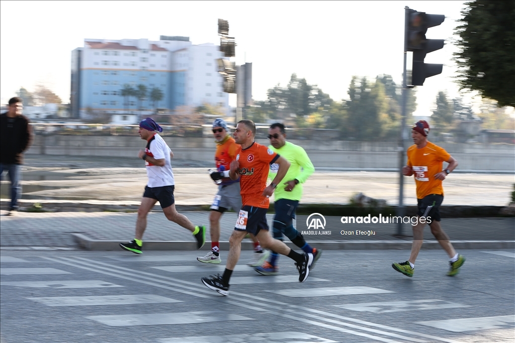 5 Ocak Adana Kurtuluş Yarı Maratonu koşuldu