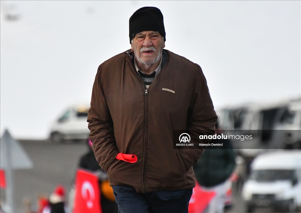 Şehitlerin izinde yürümek için binlerce vatandaş Allahuekber'de bir araya geldi