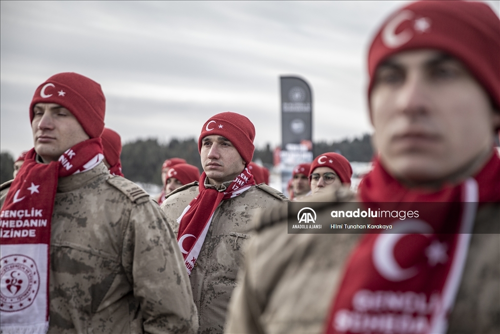 Şehitlerin izinde yürümek için binlerce vatandaş Allahuekber'de bir araya geldi