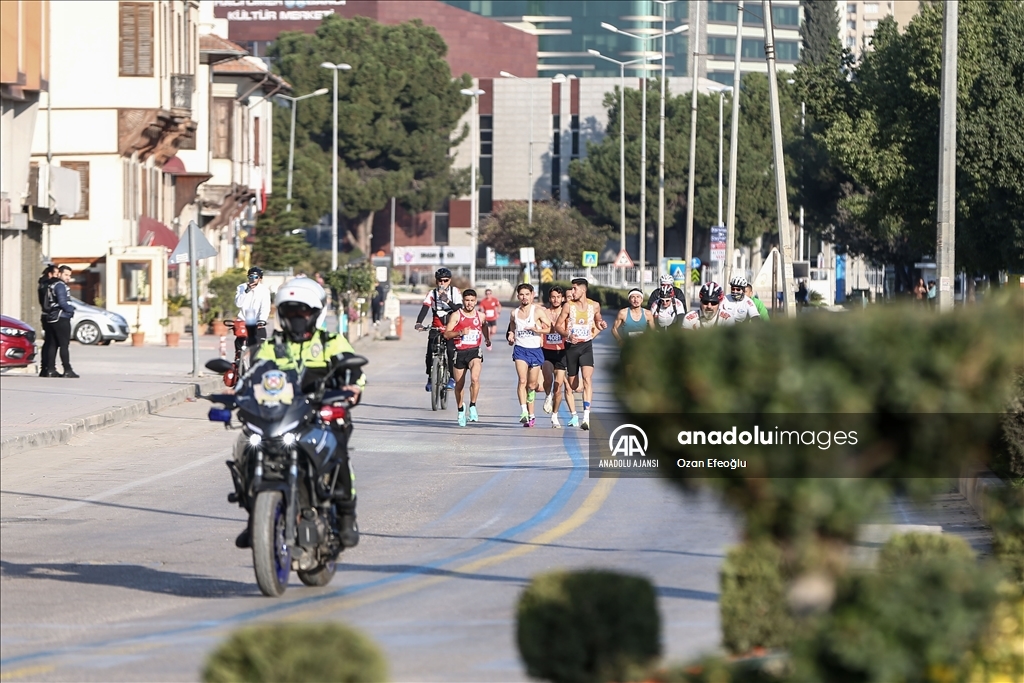 5 Ocak Adana Kurtuluş Yarı Maratonu koşuldu