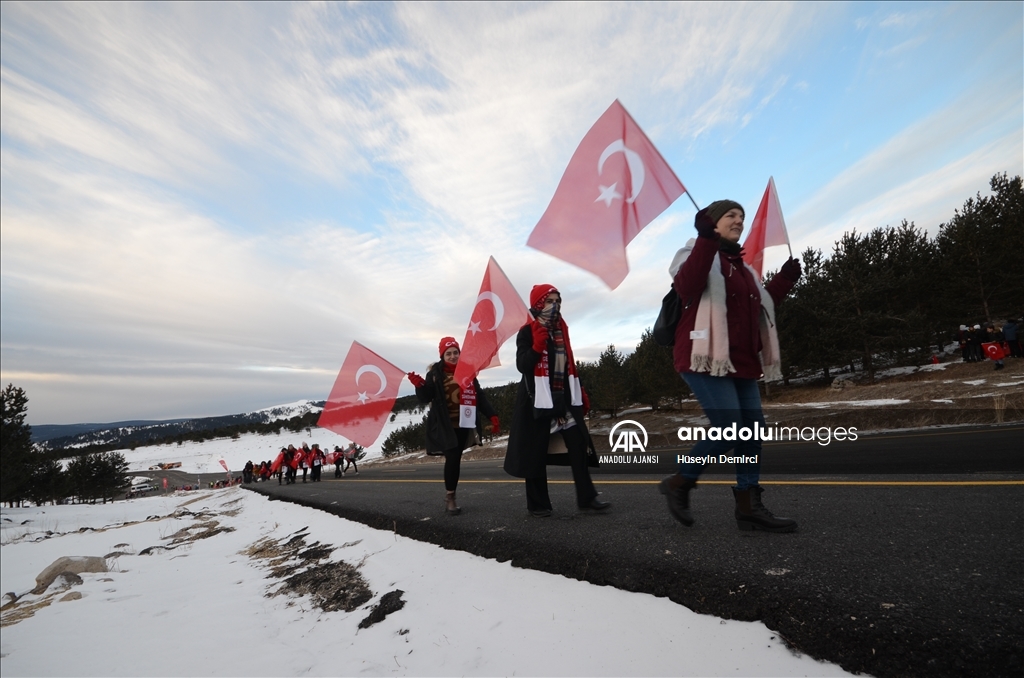 Şehitlerin izinde yürümek için binlerce vatandaş Allahuekber'de bir araya geldi