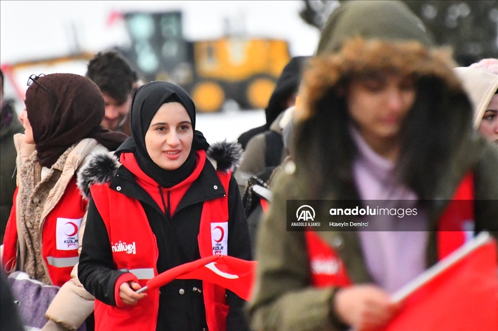 Şehitlerin izinde yürümek için binlerce vatandaş Allahuekber'de bir araya geldi