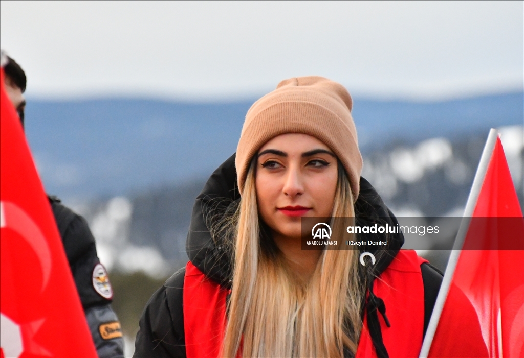 Şehitlerin izinde yürümek için binlerce vatandaş Allahuekber'de bir araya geldi