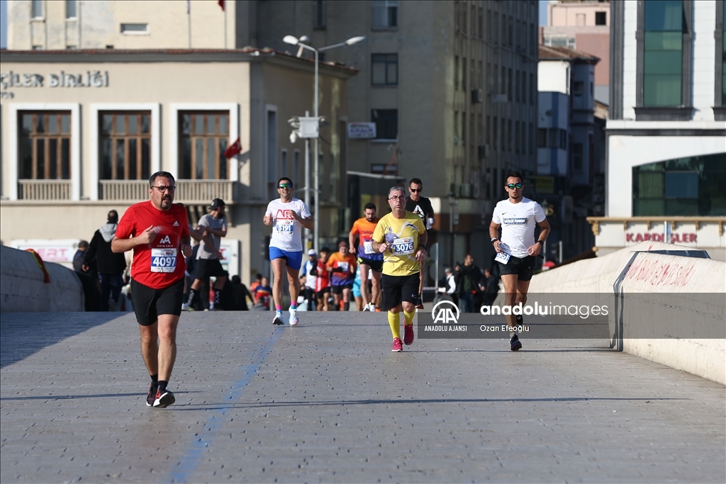 5 Ocak Adana Kurtuluş Yarı Maratonu koşuldu