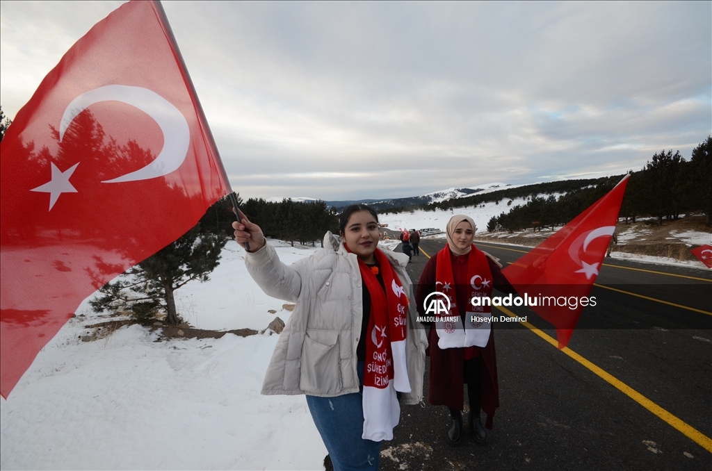Şehitlerin izinde yürümek için binlerce vatandaş Allahuekber'de bir araya geldi
