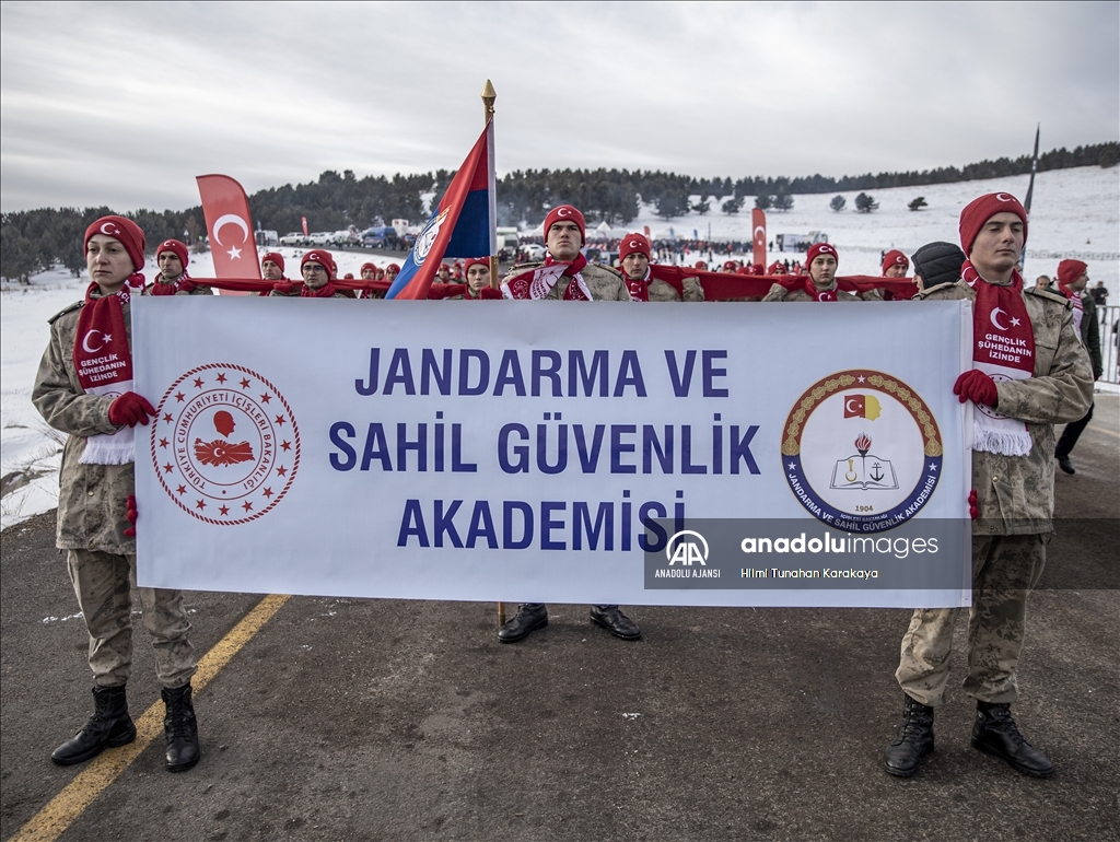 Şehitlerin izinde yürümek için binlerce vatandaş Allahuekber'de bir araya geldi