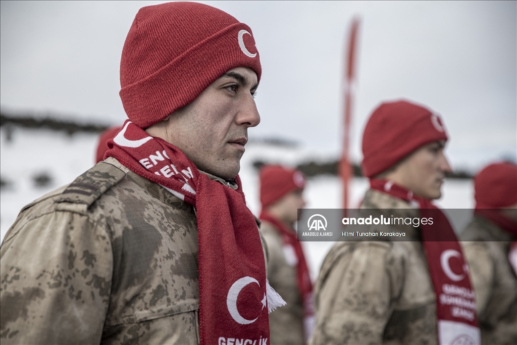 Şehitlerin izinde yürümek için binlerce vatandaş Allahuekber'de bir araya geldi