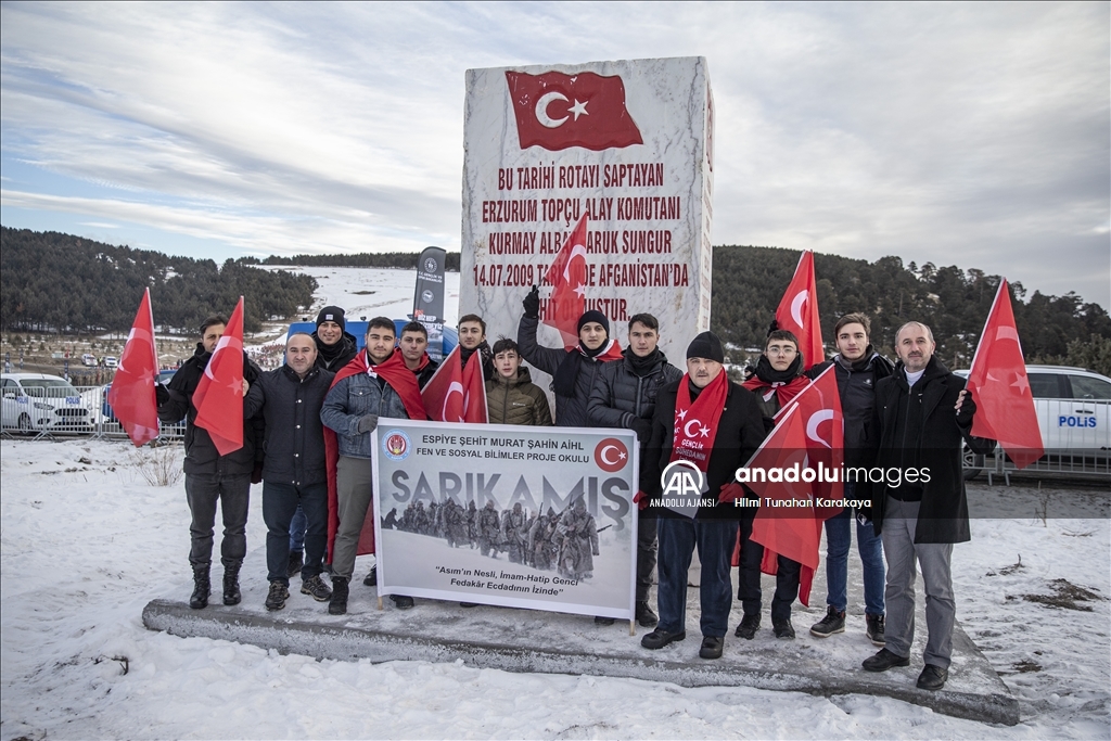 Şehitlerin izinde yürümek için binlerce vatandaş Allahuekber'de bir araya geldi