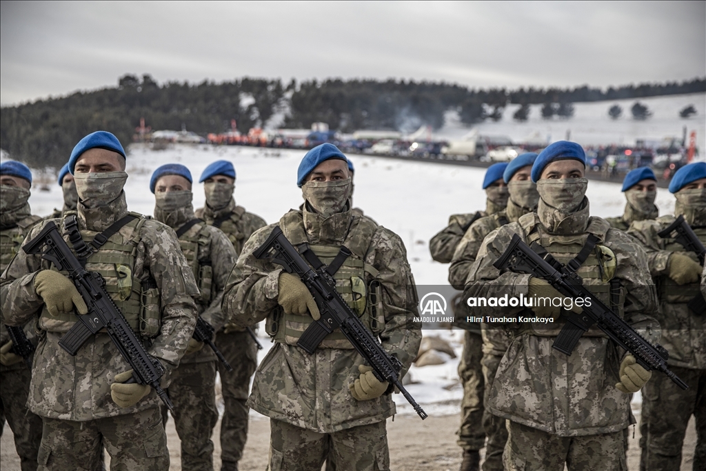Şehitlerin izinde yürümek için binlerce vatandaş Allahuekber'de bir araya geldi