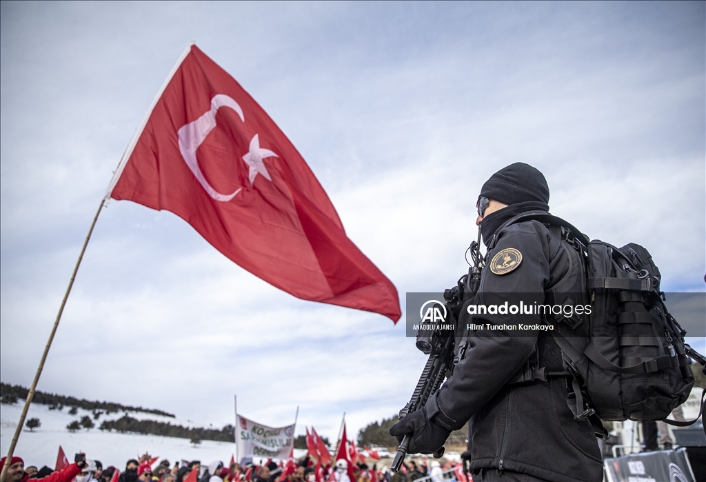 Şehitlerin izinde yürümek için binlerce vatandaş Allahuekber'de bir araya geldi