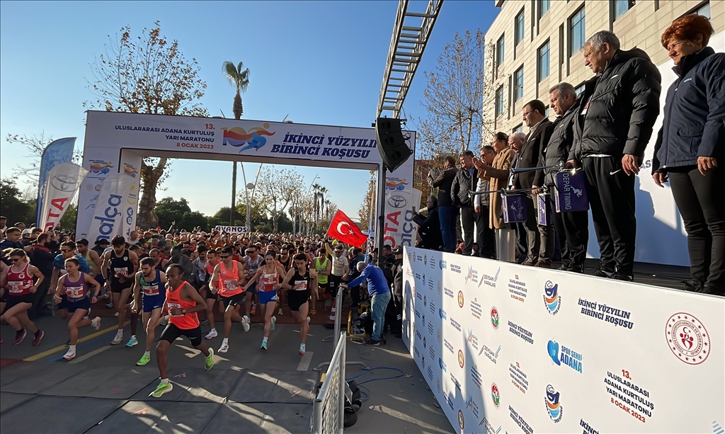 5 Ocak Adana Kurtuluş Yarı Maratonu koşuldu