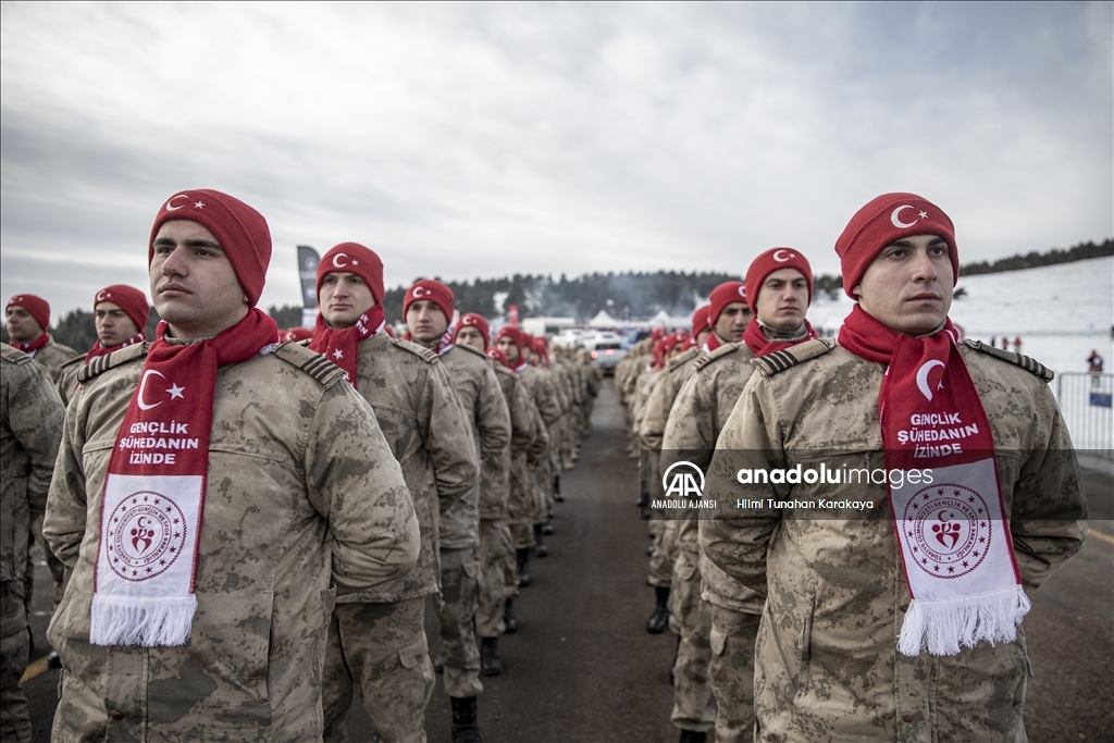 Şehitlerin izinde yürümek için binlerce vatandaş Allahuekber'de bir araya geldi