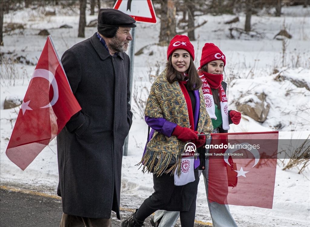 Şehitlerin izinde yürümek için binlerce vatandaş Allahuekber'de bir araya geldi
