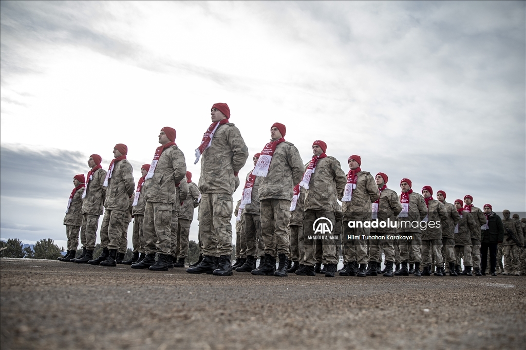 Şehitlerin izinde yürümek için binlerce vatandaş Allahuekber'de bir araya geldi