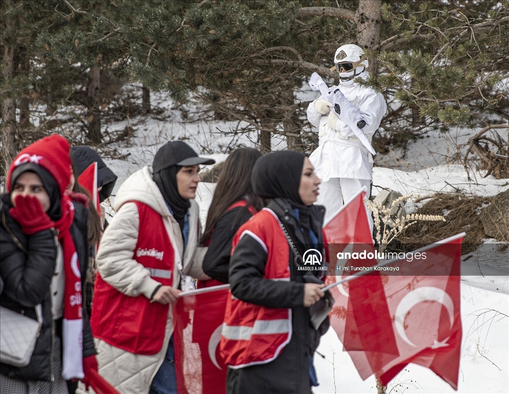 Şehitlerin izinde yürümek için binlerce vatandaş Allahuekber'de bir araya geldi