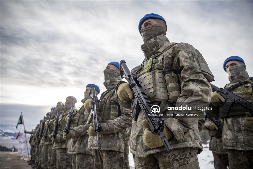 Şehitlerin izinde yürümek için binlerce vatandaş Allahuekber'de bir araya geldi