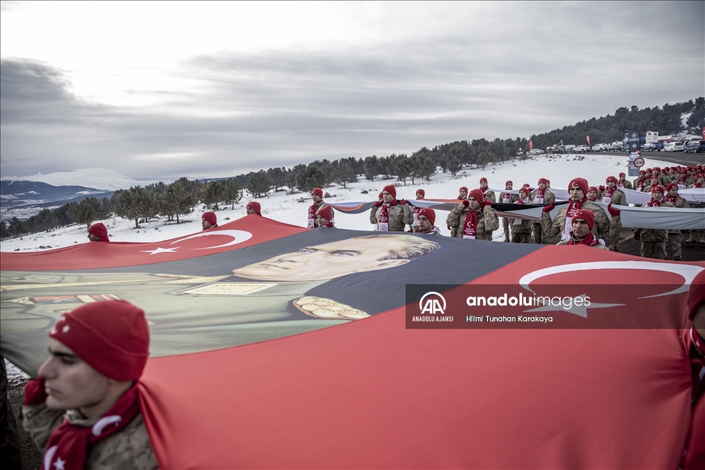 Şehitlerin izinde yürümek için binlerce vatandaş Allahuekber'de bir araya geldi