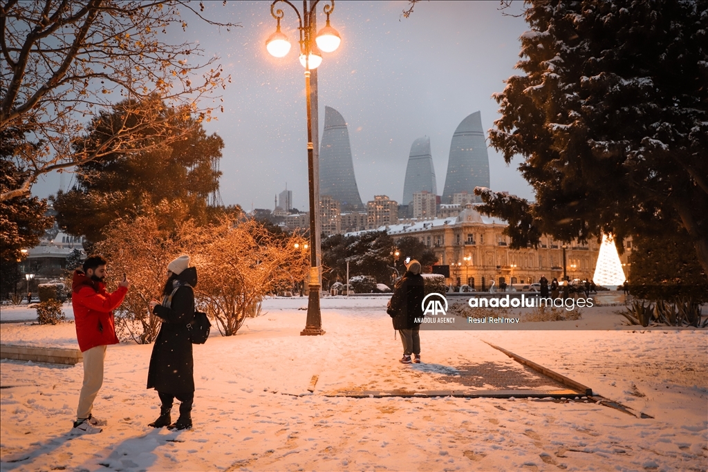 Долгожданный снег в Баку