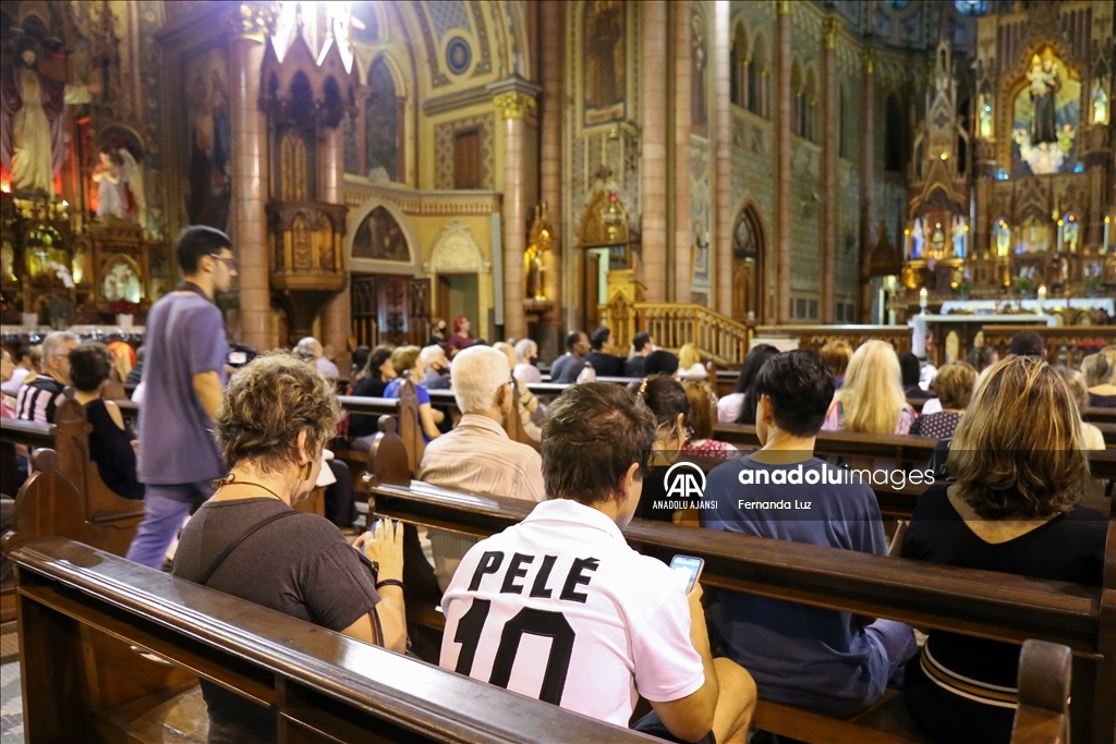 Brezilyalı efsane futbolcu Pele için anma töreni