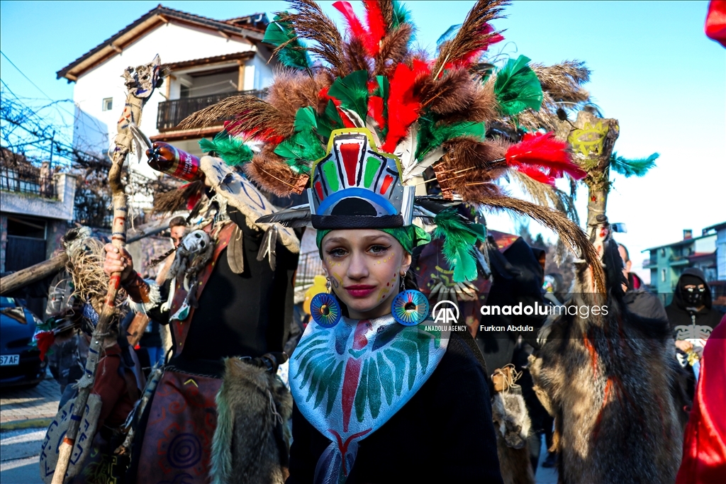 Me paradë të maskave të ndryshme hapet karnavali tradicional i Vevçanit