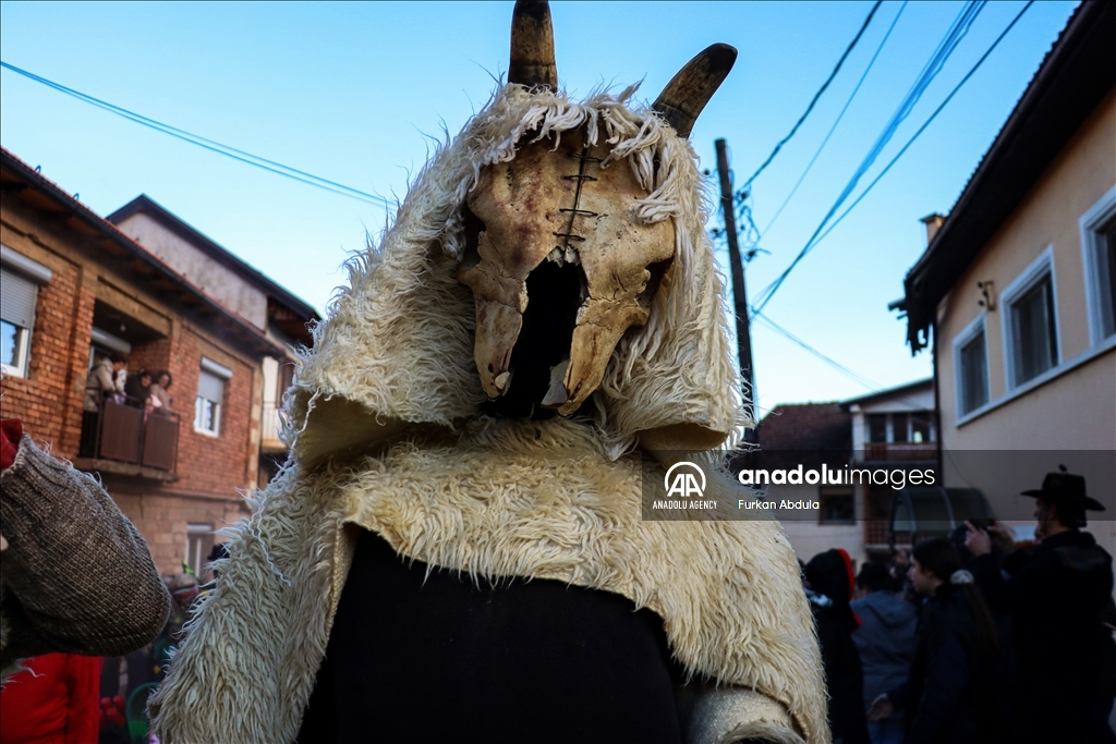 Me paradë të maskave të ndryshme hapet karnavali tradicional i Vevçanit