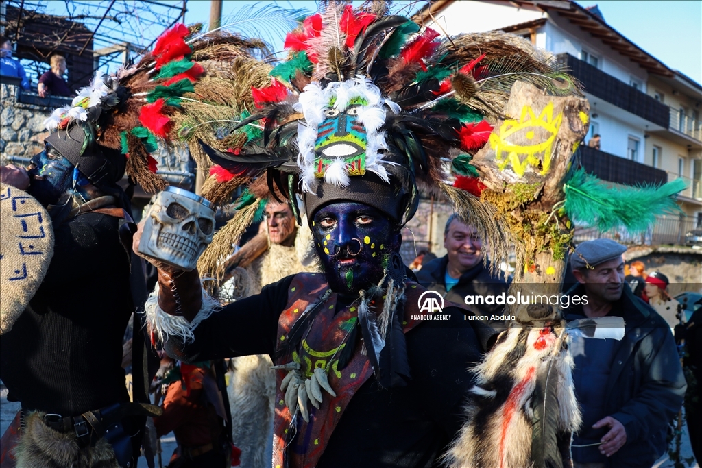 Me paradë të maskave të ndryshme hapet karnavali tradicional i Vevçanit