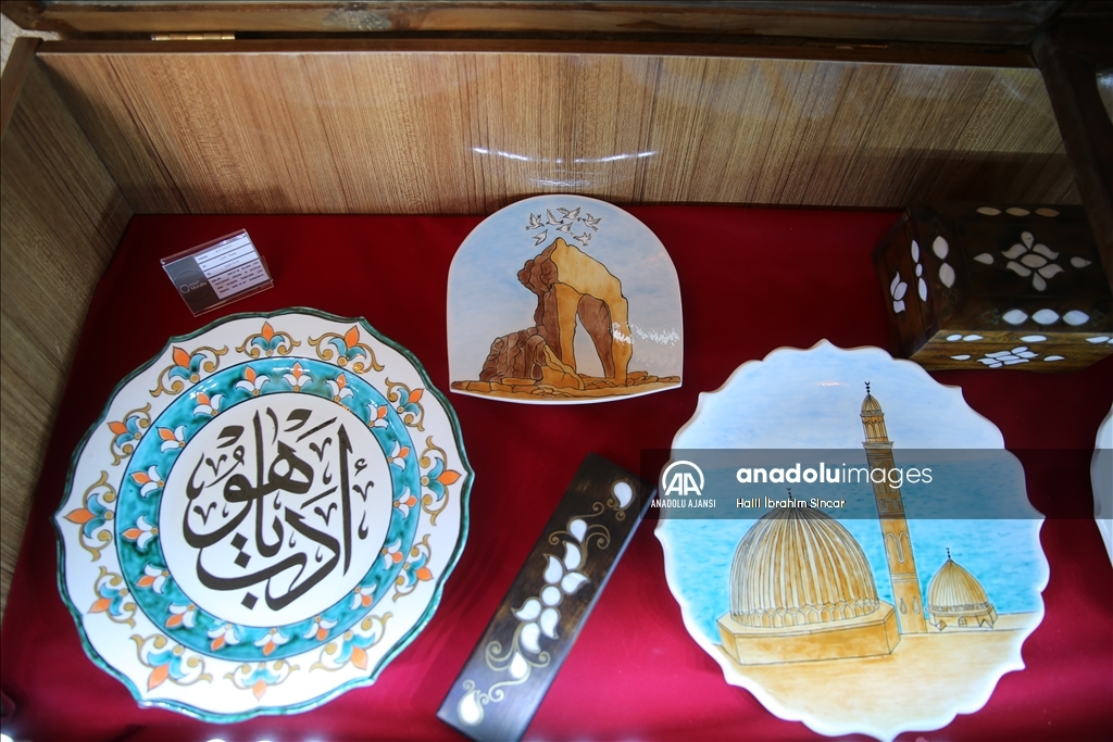 Mardin ve Şırnak'a özgü geleneksel motifler çini sanatıyla buluştu