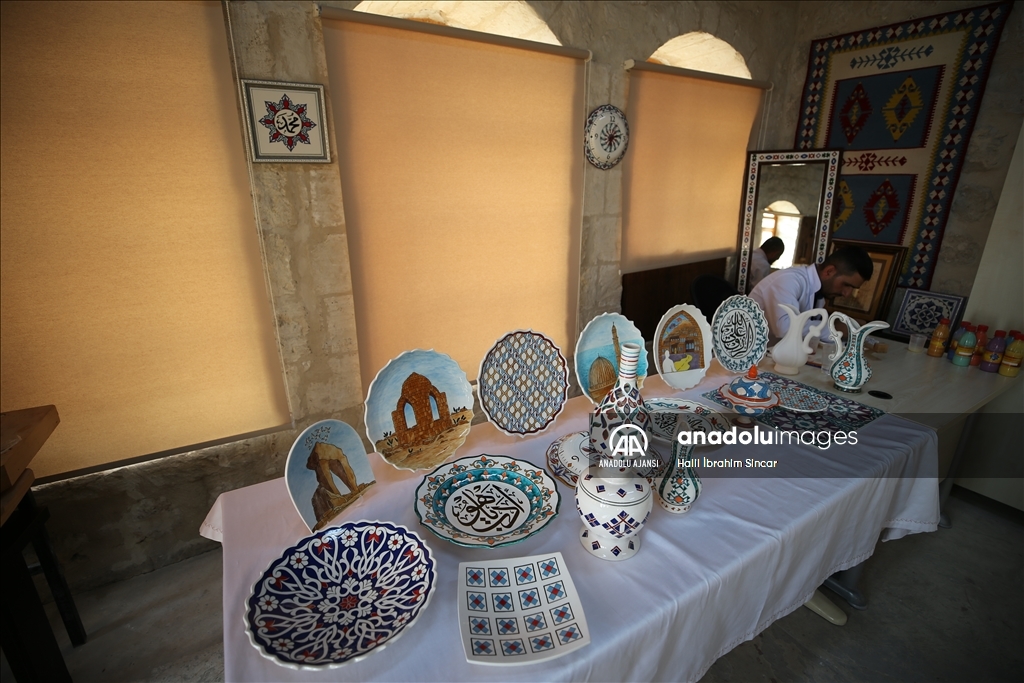 Mardin ve Şırnak'a özgü geleneksel motifler çini sanatıyla buluştu
