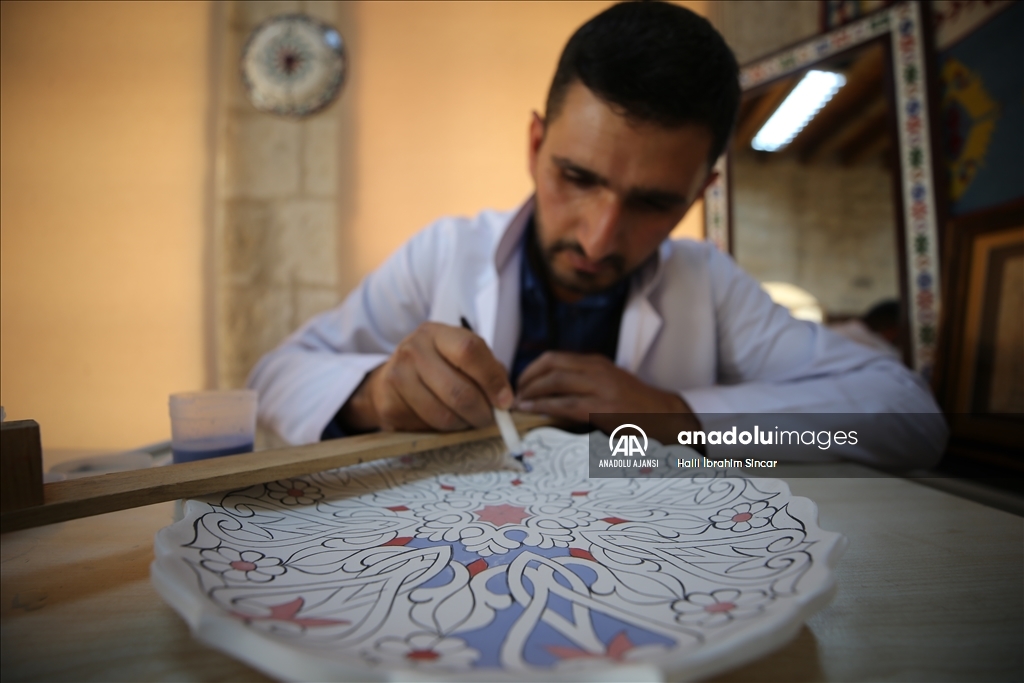 Mardin ve Şırnak'a özgü geleneksel motifler çini sanatıyla buluştu