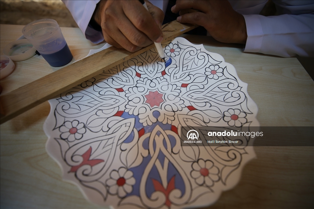 Mardin ve Şırnak'a özgü geleneksel motifler çini sanatıyla buluştu